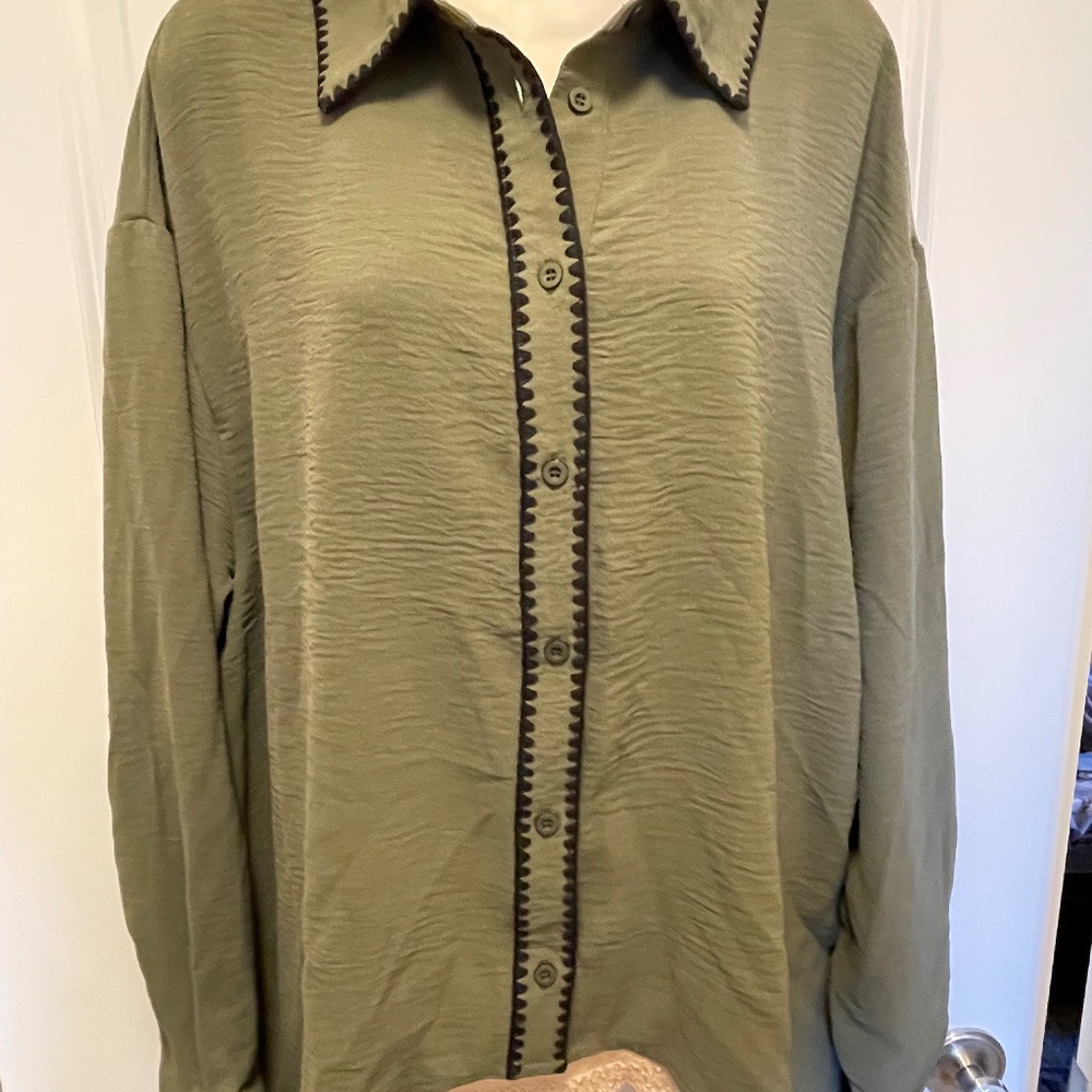 NWT Adrianna Papell button down blouse